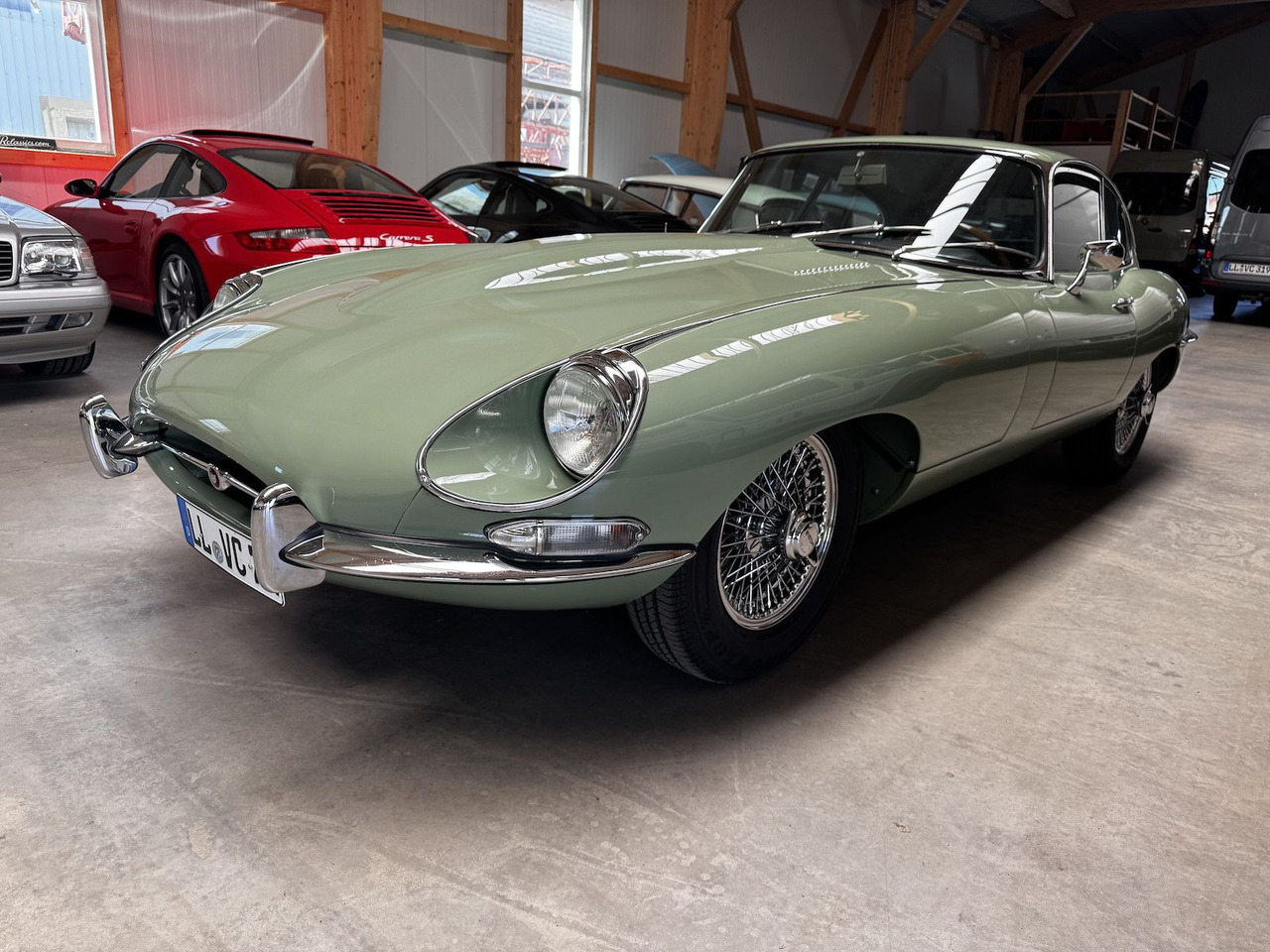 Jaguar E-Type 4.2 Litre Serie 1.5 FHC - Automóvel: foto 1 Jaguar E-Type 4.2 Litre Serie 1.5 FHC - Automóvel: foto 1