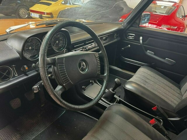 MERCEDES-BENZ 200 D/8 W115... - Sedã: foto 5 MERCEDES-BENZ 200 D/8 W115... - Sedã: foto 5