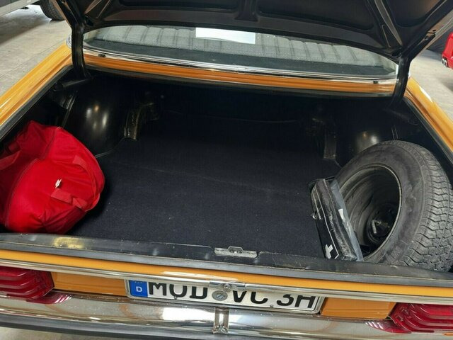 MERCEDES-BENZ 200 D/8 W115... - Sedã: foto 2 MERCEDES-BENZ 200 D/8 W115... - Sedã: foto 2