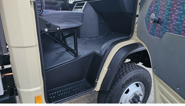MERCEDES-BENZ 814 D T2 Vario 4x4 Allrad Topzustand! - Furgão caixa aberta: foto 4 MERCEDES-BENZ 814 D T2 Vario 4x4 Allrad Topzustand! - Furgão caixa aberta: foto 4