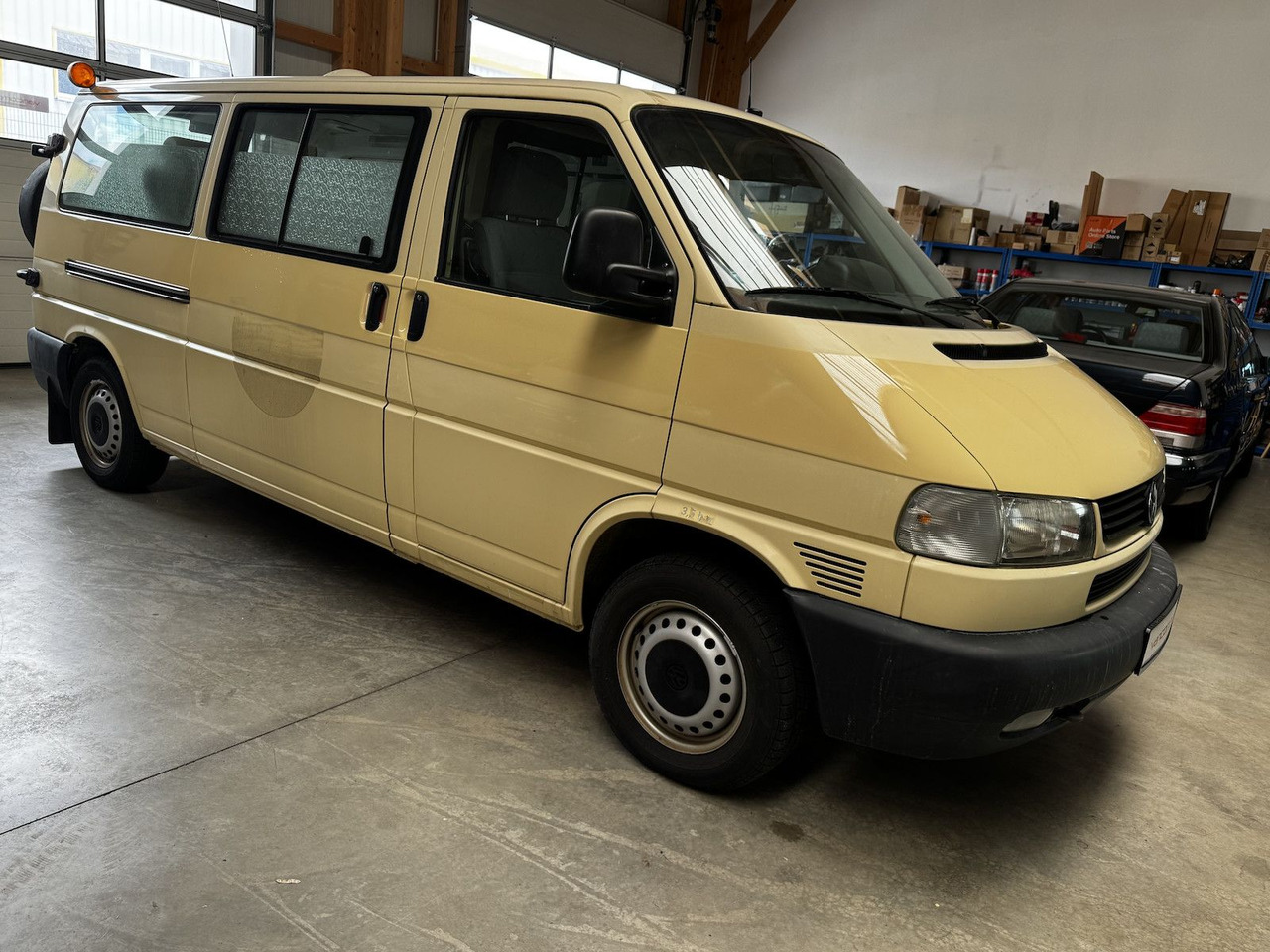 Volkswagen T4 2.5 TDI Syncro 4x4 lang 1. Hand! - Furgão: foto 4 Volkswagen T4 2.5 TDI Syncro 4x4 lang 1. Hand! - Furgão: foto 4