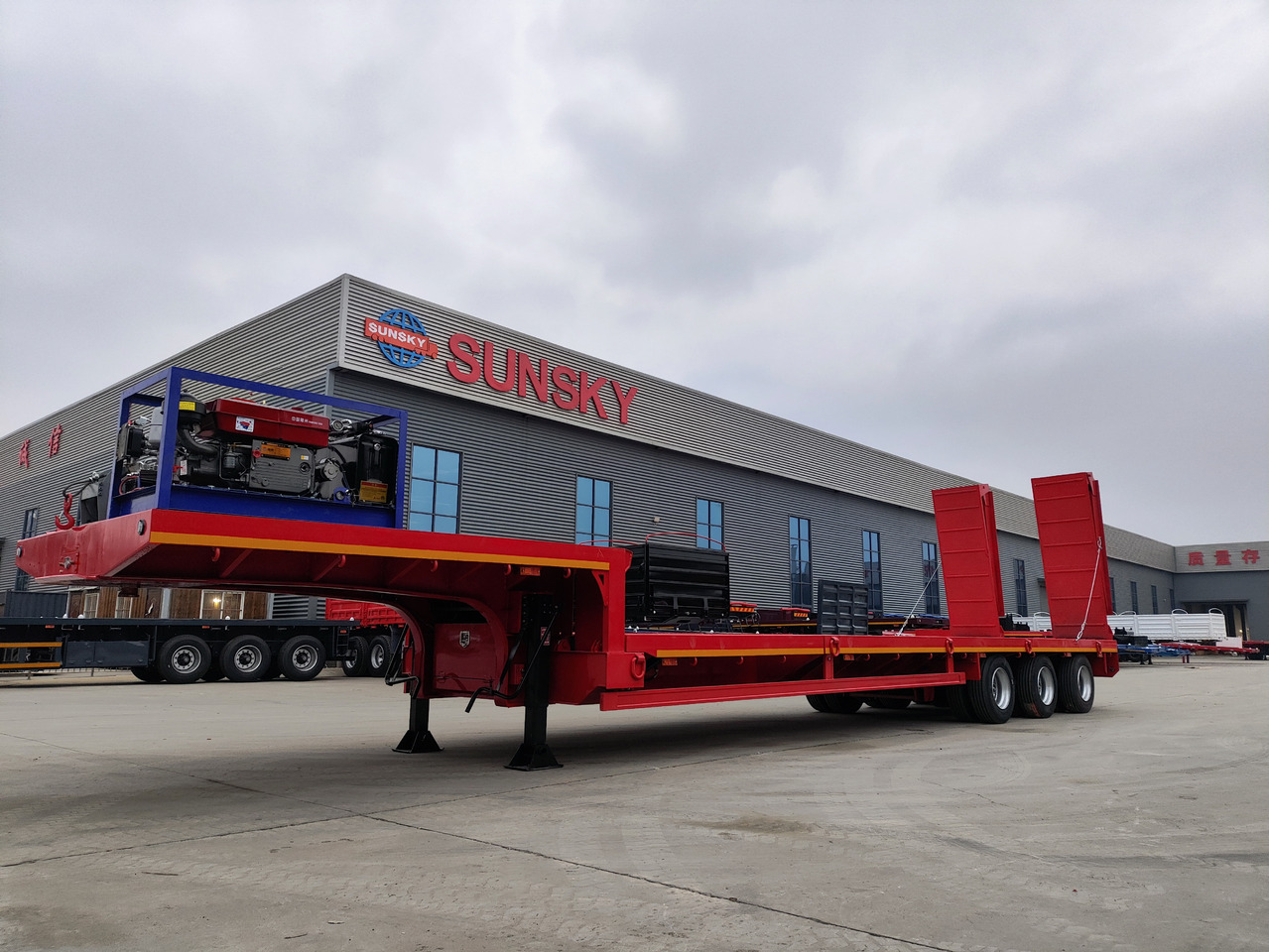 SUNSKY 30Ton lowbed trailer - Semireboque baixa: foto 4 SUNSKY 30Ton lowbed trailer - Semireboque baixa: foto 4