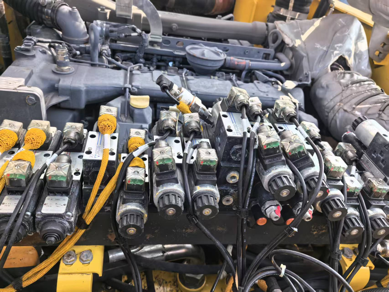 BOMAG Second Hand Asphalt Milling Machine BM2000/60 Asphalt Cold Milling Machine Price - Aplainadora (Fresadora): foto 3 BOMAG Second Hand Asphalt Milling Machine BM2000/60 Asphalt Cold Milling Machine Price - Aplainadora (Fresadora): foto 3