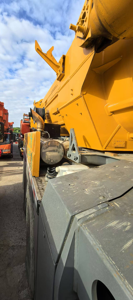 LIEBHERR Second Hand Truck Mounted Crane LTM1500-8.1 Heavy Duty Mobile Crane With High Quality - Guindaste móvel: foto 4 LIEBHERR Second Hand Truck Mounted Crane LTM1500-8.1 Heavy Duty Mobile Crane With High Quality - Guindaste móvel: foto 4