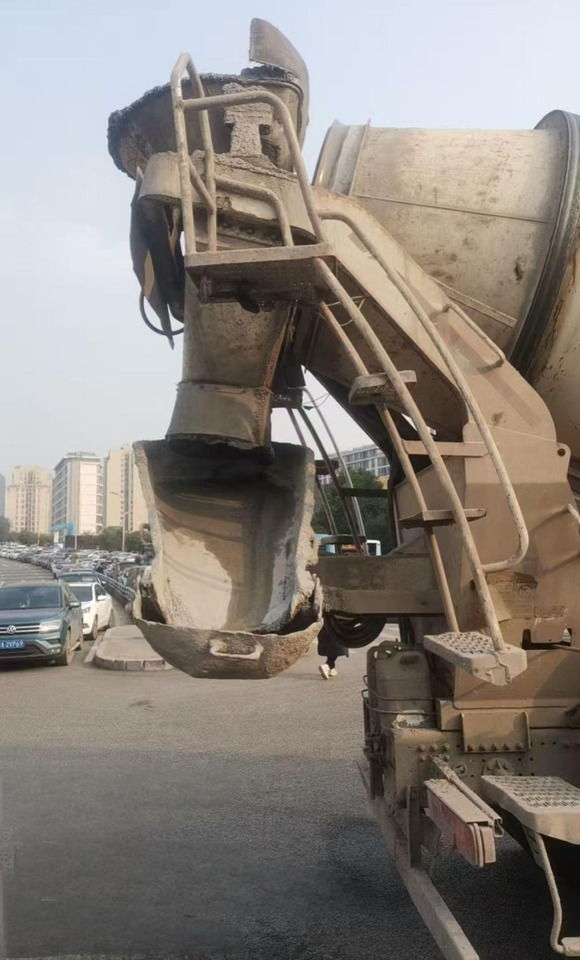 XCMG Factory Concrete Truck Mixer Drum 12m³ G4804B Concrete Machinery Mobile cConcrete Mixer Truck - Caminhão betoneira: foto 5 XCMG Factory Concrete Truck Mixer Drum 12m³ G4804B Concrete Machinery Mobile cConcrete Mixer Truck - Caminhão betoneira: foto 5