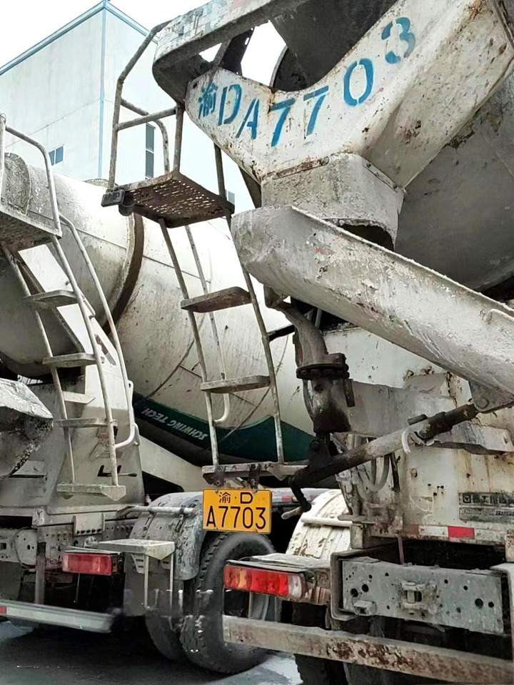 XCMG Manufacturer Used Cement Mixer Truck G4804B 12m³ Truck-mounted Concrete Mixer Truck - Caminhão betoneira: foto 4 XCMG Manufacturer Used Cement Mixer Truck G4804B 12m³ Truck-mounted Concrete Mixer Truck - Caminhão betoneira: foto 4