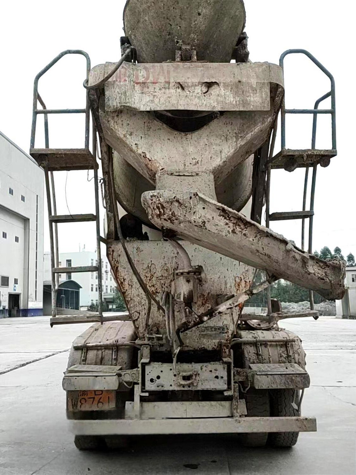 XCMG Official 12cubic G4804B Second Hand China Concrete Mixer Trucks With High Quality - Caminhão betoneira: foto 4 XCMG Official 12cubic G4804B Second Hand China Concrete Mixer Trucks With High Quality - Caminhão betoneira: foto 4