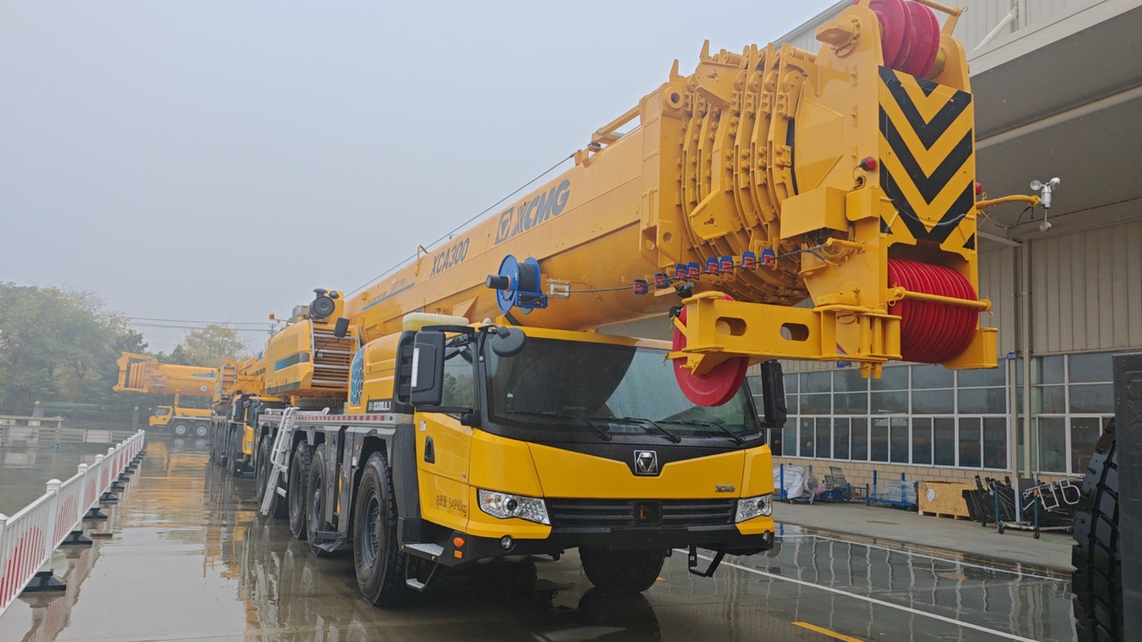 XCMG Official 2024 Year Pick Up Truck Crane 300t XCA300L8_1 Mobile All Terrain Crane Price - Grua todo o terreno: foto 2 XCMG Official 2024 Year Pick Up Truck Crane 300t XCA300L8_1 Mobile All Terrain Crane Price - Grua todo o terreno: foto 2
