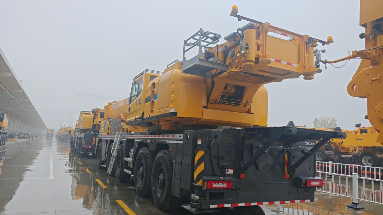 XCMG Official 2024 Year Pick Up Truck Crane 300t XCA300L8_1 Mobile All Terrain Crane Price - Grua todo o terreno: foto 4 XCMG Official 2024 Year Pick Up Truck Crane 300t XCA300L8_1 Mobile All Terrain Crane Price - Grua todo o terreno: foto 4