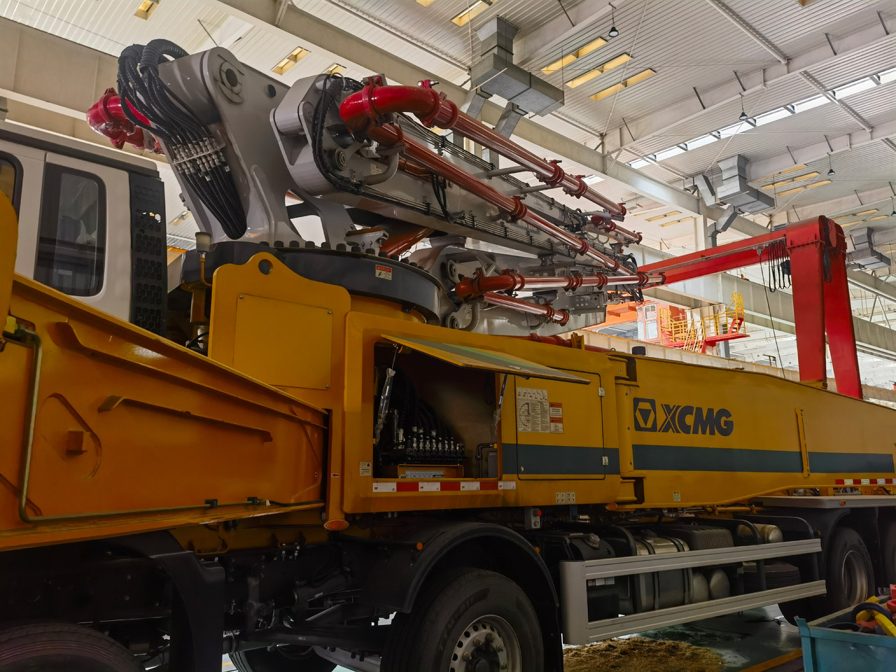 XCMG Official 60m Concrete Pump Machine HB60V Used Concrete Pump Truck For Sale - Autobomba de betão: foto 3 XCMG Official 60m Concrete Pump Machine HB60V Used Concrete Pump Truck For Sale - Autobomba de betão: foto 3