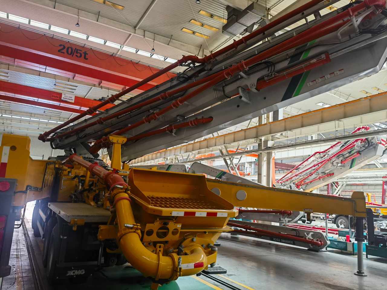 XCMG Official 60m Concrete Pump Machine HB60V Used Concrete Pump Truck For Sale - Autobomba de betão: foto 4 XCMG Official 60m Concrete Pump Machine HB60V Used Concrete Pump Truck For Sale - Autobomba de betão: foto 4