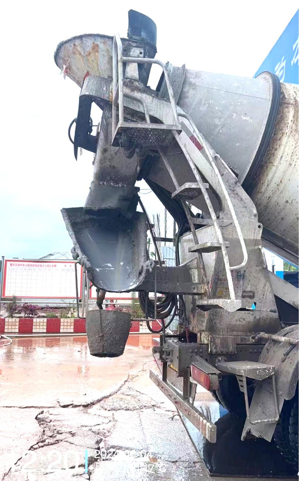 XCMG Official Concrete Machinery Mixer 12m³ G4804B Used Concrete Mixer Truck - Caminhão betoneira: foto 5 XCMG Official Concrete Machinery Mixer 12m³ G4804B Used Concrete Mixer Truck - Caminhão betoneira: foto 5