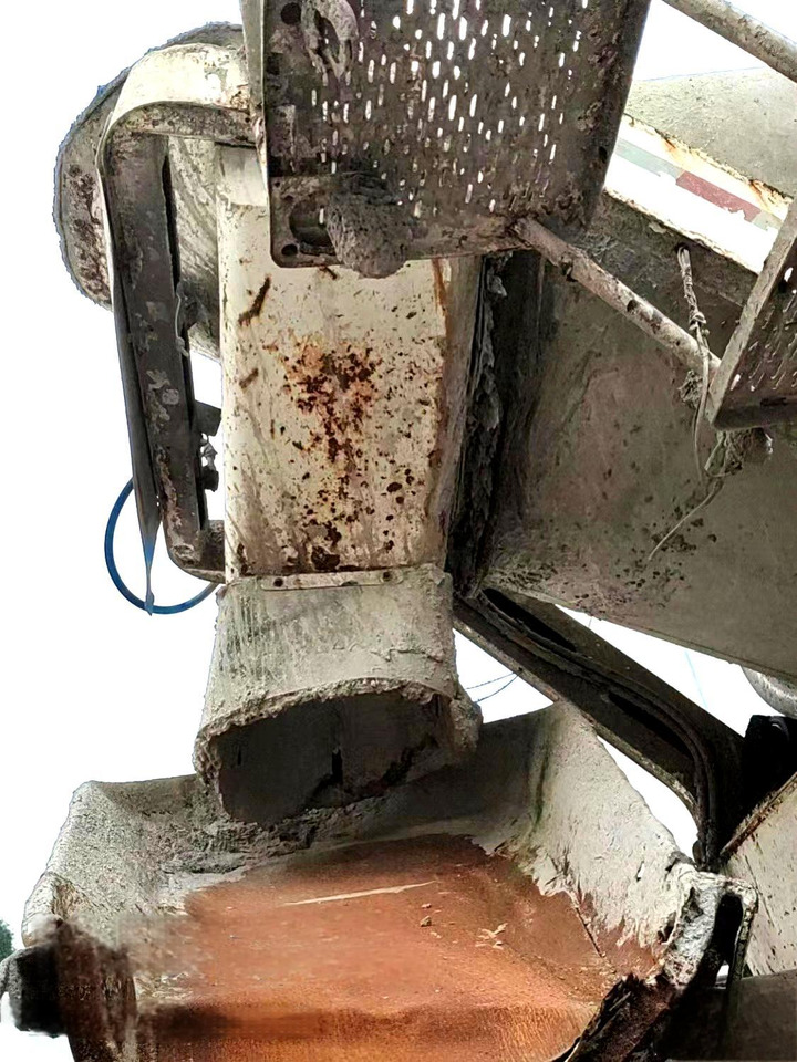 XCMG Official G4804B 12cubic Used Hydraulic Diesel Concrete Mixer Truck Second Hand Cement Mixers Sale - Caminhão betoneira: foto 5 XCMG Official G4804B 12cubic Used Hydraulic Diesel Concrete Mixer Truck Second Hand Cement Mixers Sale - Caminhão betoneira: foto 5