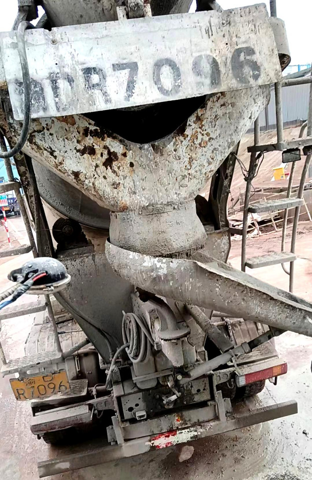 XCMG Official G4804B Second Hand Concrete Mixer Cement Truck 12m³ Cement Mixer Sale - Caminhão betoneira: foto 4 XCMG Official G4804B Second Hand Concrete Mixer Cement Truck 12m³ Cement Mixer Sale - Caminhão betoneira: foto 4