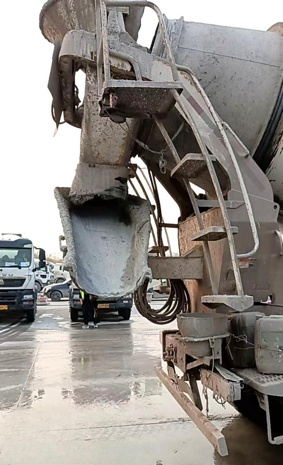 XCMG Official G4804B Second Hand Mobile Concrete Mixer Truck 12m³ Construction Cement Mixer - Caminhão betoneira: foto 4 XCMG Official G4804B Second Hand Mobile Concrete Mixer Truck 12m³ Construction Cement Mixer - Caminhão betoneira: foto 4