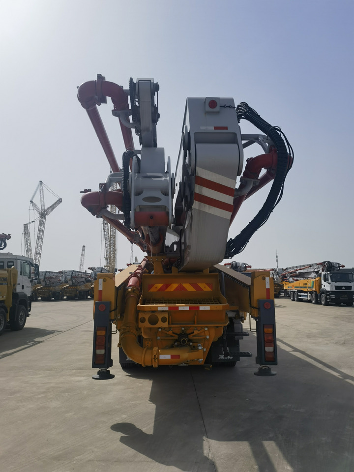 XCMG Official Second Hand 62m Concrete Boom Pump HB62V Truck Mounted Concrete Pump For Sale - Autobomba de betão: foto 5 XCMG Official Second Hand 62m Concrete Boom Pump HB62V Truck Mounted Concrete Pump For Sale - Autobomba de betão: foto 5