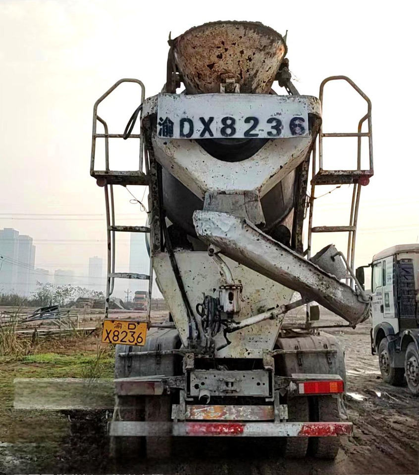 XCMG Official Second Hand Diesel Concrete Mixer Truck G4804B 12m³ Cement Mixer Truck Price - Caminhão betoneira: foto 4 XCMG Official Second Hand Diesel Concrete Mixer Truck G4804B 12m³ Cement Mixer Truck Price - Caminhão betoneira: foto 4