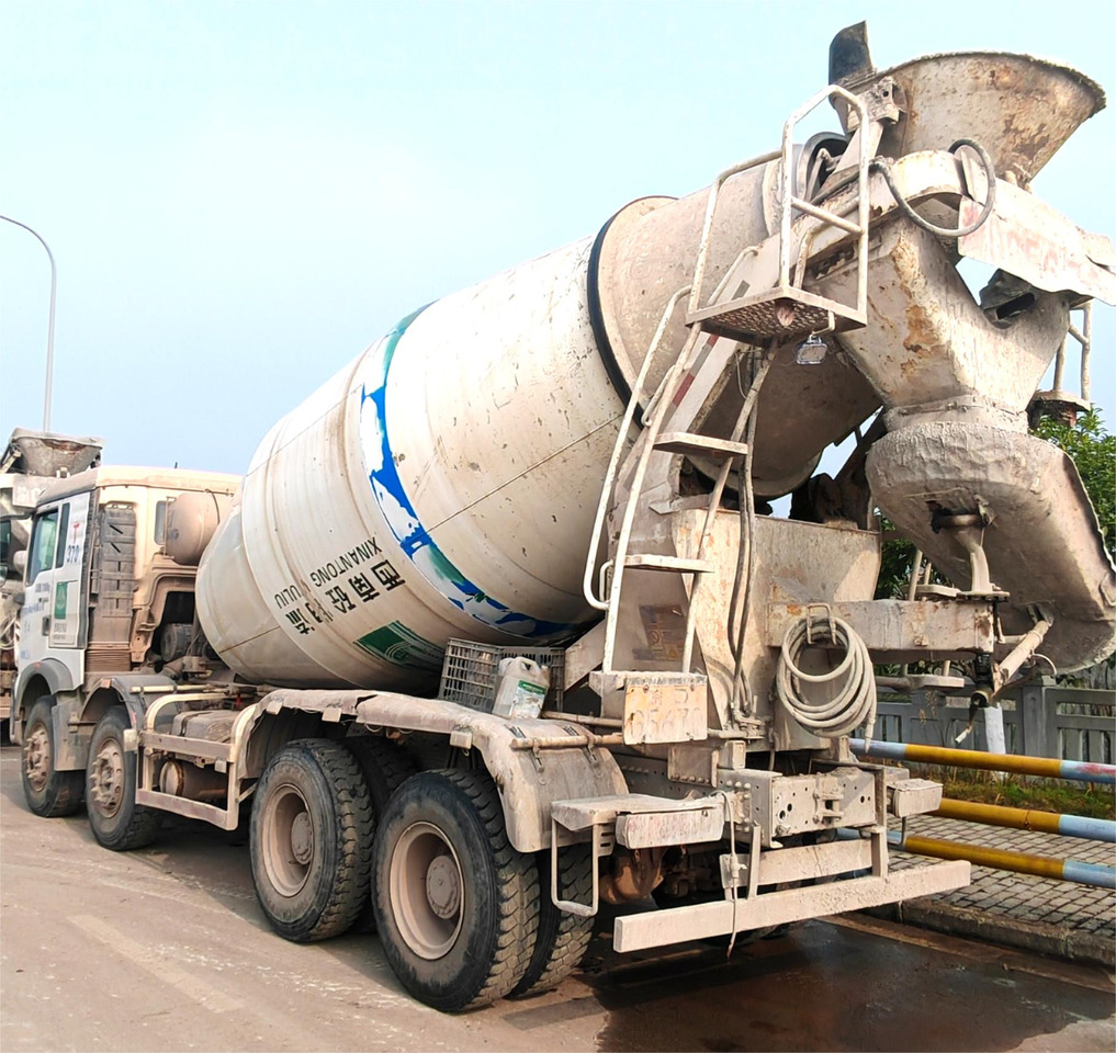 XCMG Official Second Hand G4804B Truck Mounted Concrete Mixer Truck 12m³ Cement Mixer Sale - Caminhão betoneira: foto 4 XCMG Official Second Hand G4804B Truck Mounted Concrete Mixer Truck 12m³ Cement Mixer Sale - Caminhão betoneira: foto 4