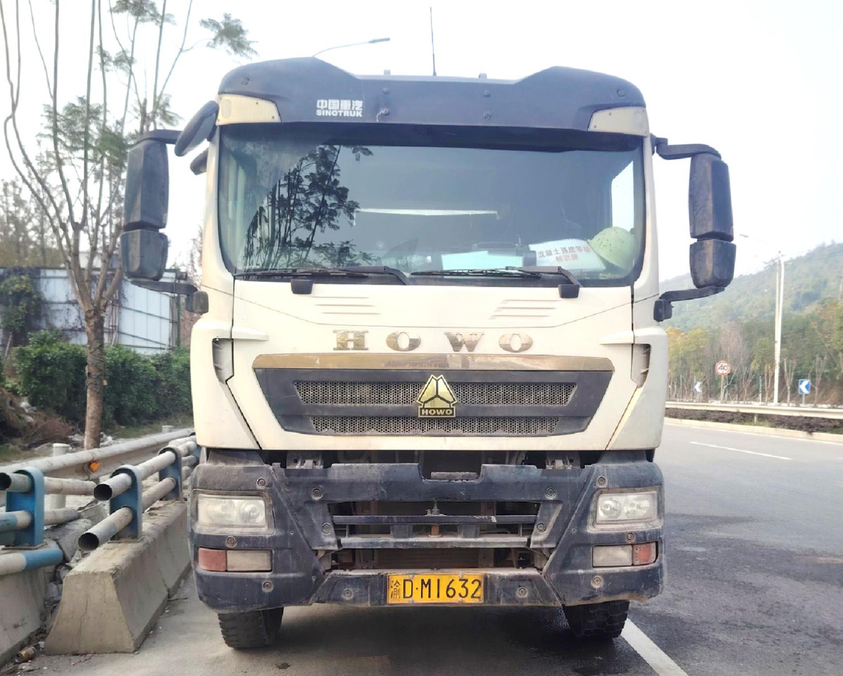 XCMG Official Used 12m³ Volumetric Concrete Mixer Truck G4804B Large Cement Mixer Hot Sale - Caminhão betoneira: foto 3 XCMG Official Used 12m³ Volumetric Concrete Mixer Truck G4804B Large Cement Mixer Hot Sale - Caminhão betoneira: foto 3