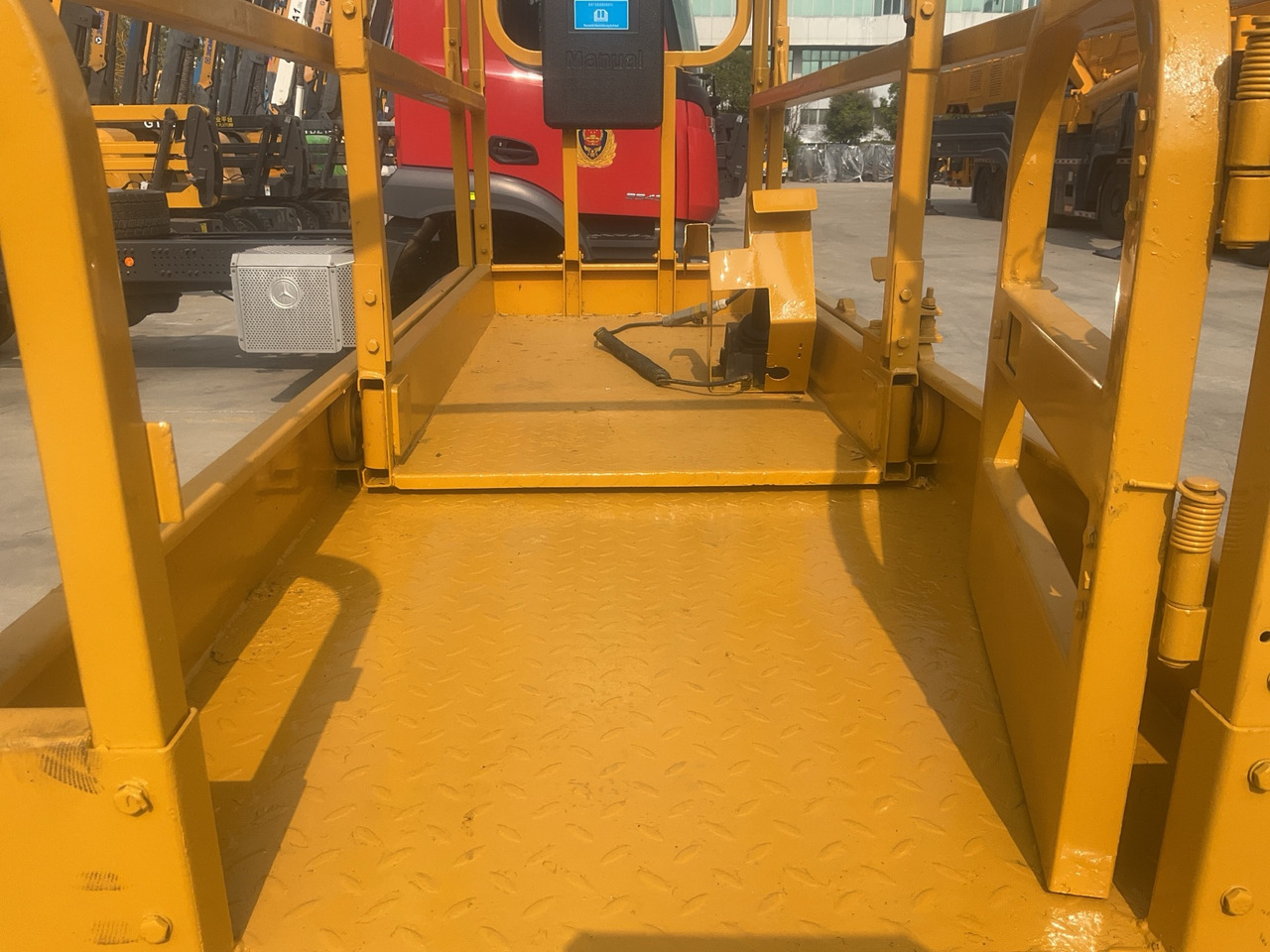 Locação de  XCMG Official Used Aerial Work Platform Lift GTJZ0808 8m Hydraulic Scissor Lift Price XCMG Official Used Aerial Work Platform Lift GTJZ0808 8m Hydraulic Scissor Lift Price: foto 6
