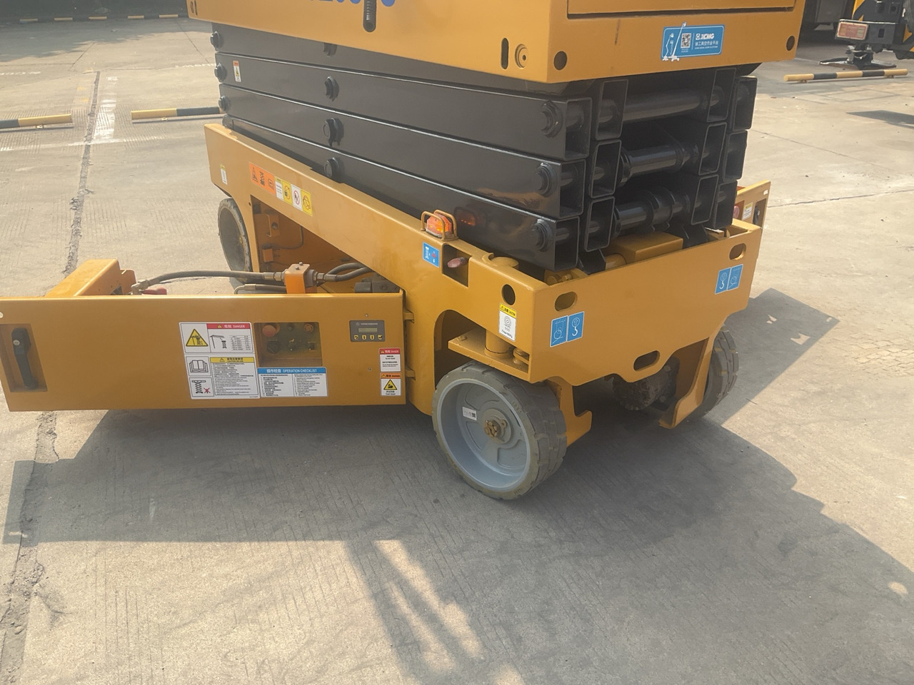 Locação de  XCMG Official Used Aerial Work Platform Lift GTJZ0808 8m Hydraulic Scissor Lift Price XCMG Official Used Aerial Work Platform Lift GTJZ0808 8m Hydraulic Scissor Lift Price: foto 11
