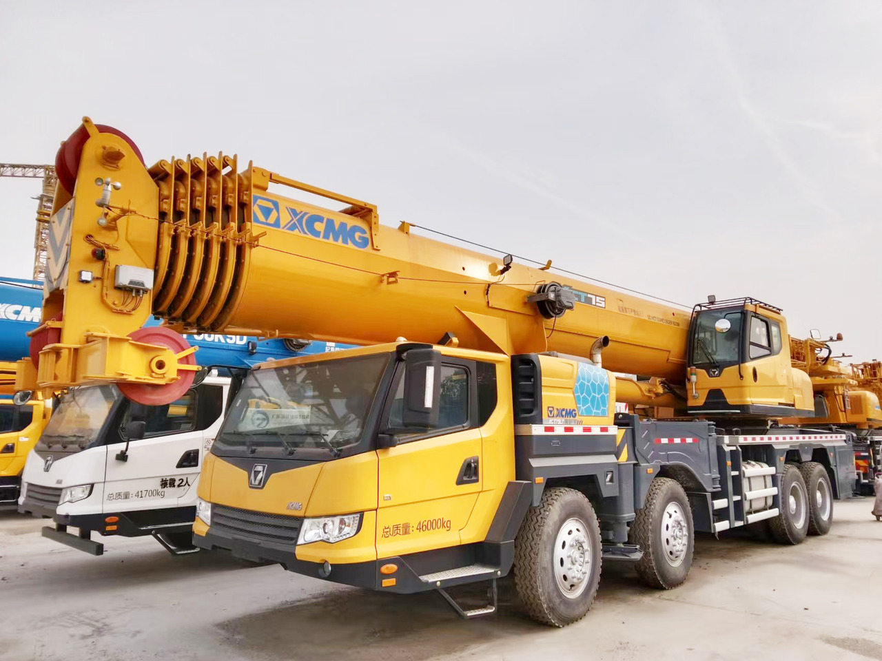 XCMG Official Used Truck Crane XCT75L7 75 Ton Mobile Crane Machine For Sale - Guindaste móvel: foto 3 XCMG Official Used Truck Crane XCT75L7 75 Ton Mobile Crane Machine For Sale - Guindaste móvel: foto 3