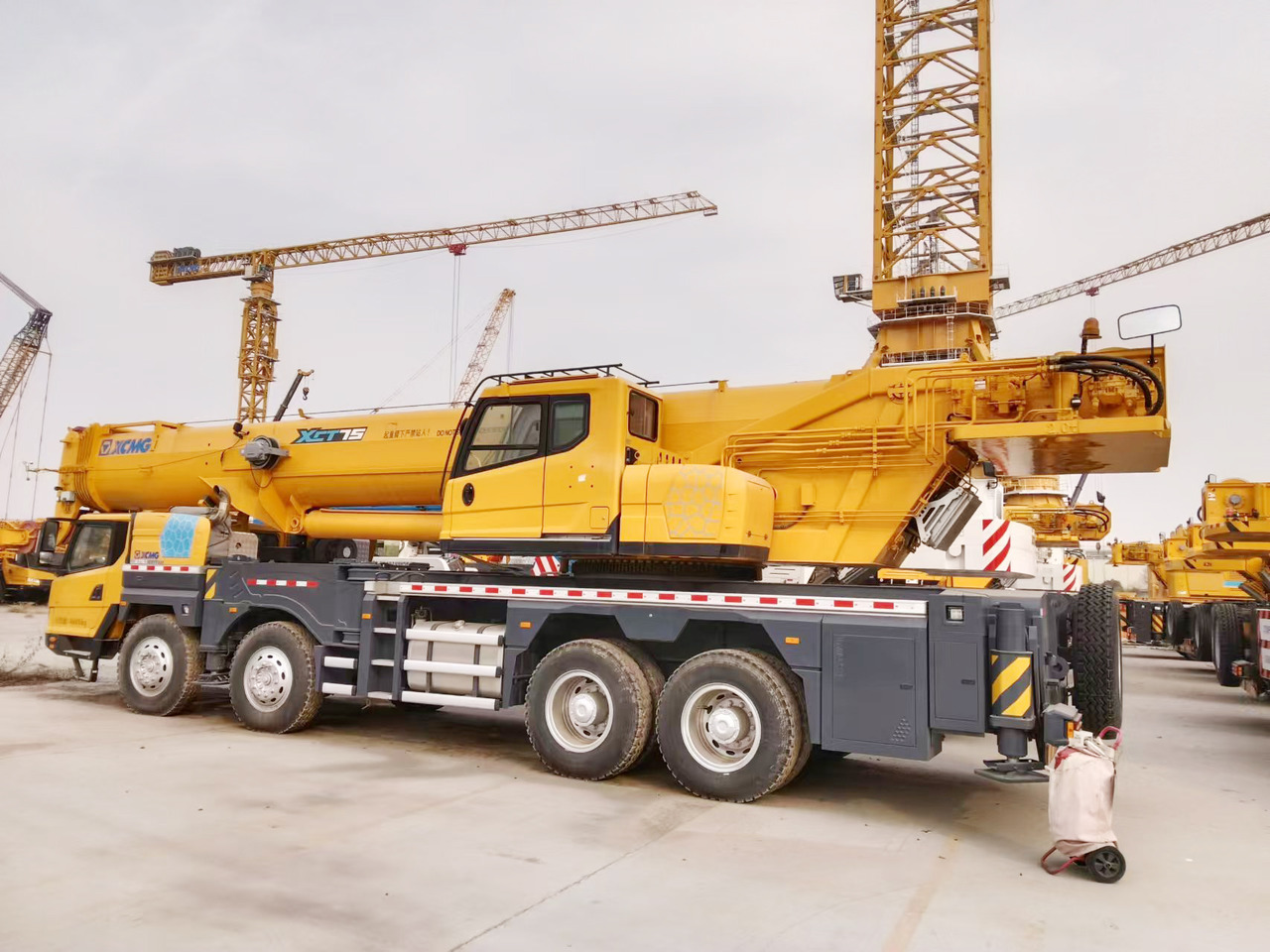 XCMG Official Used Truck Crane XCT75L7 75 Ton Mobile Crane Machine For Sale - Guindaste móvel: foto 4 XCMG Official Used Truck Crane XCT75L7 75 Ton Mobile Crane Machine For Sale - Guindaste móvel: foto 4