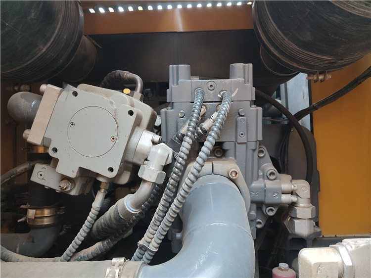 XCMG Official Xe400e Second Hand Hydraulic Rotary Piling Rig Used Rotary Table Drilling Rig - Bate estaca: foto 5 XCMG Official Xe400e Second Hand Hydraulic Rotary Piling Rig Used Rotary Table Drilling Rig - Bate estaca: foto 5