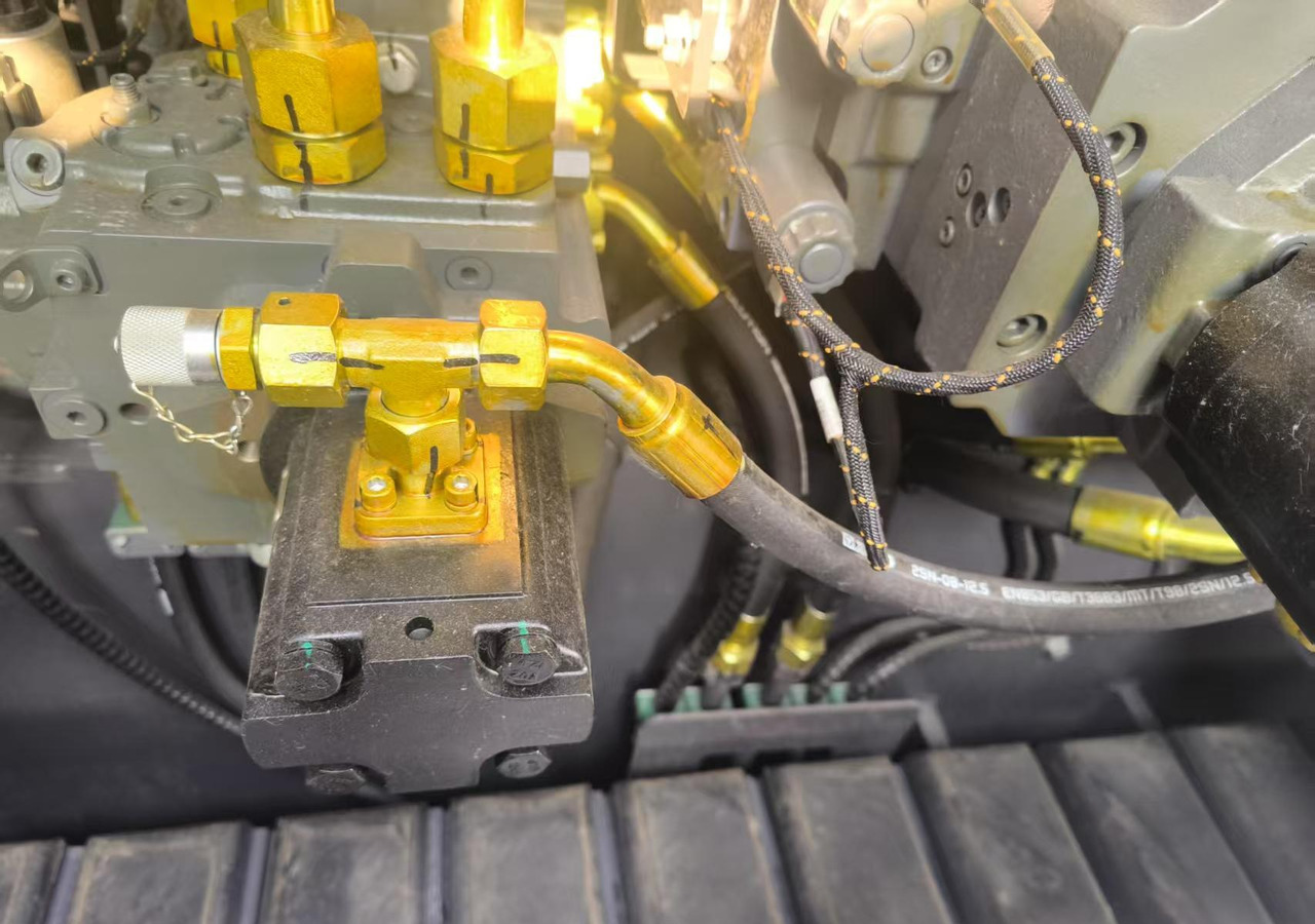 XCMG official used asphalt paver RP905IV Concrete machine - Acabadora: foto 3 XCMG official used asphalt paver RP905IV Concrete machine - Acabadora: foto 3