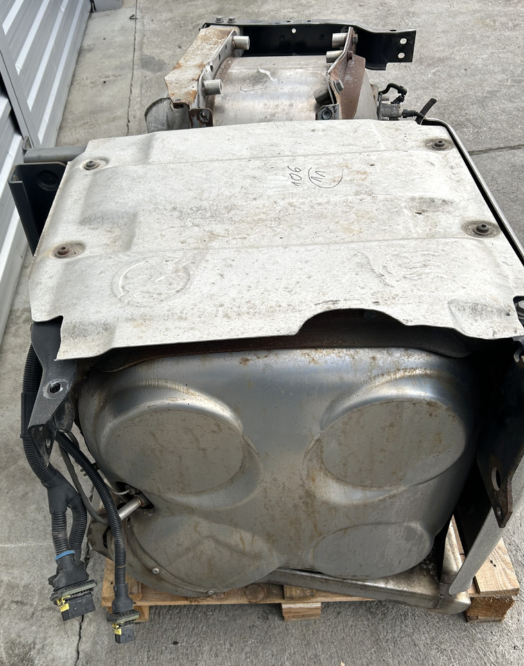 DAF CATALYTIC CONVERTER FOR DAF XF 106 BDF - Conversor catalítico: foto 2 DAF CATALYTIC CONVERTER FOR DAF XF 106 BDF - Conversor catalítico: foto 2