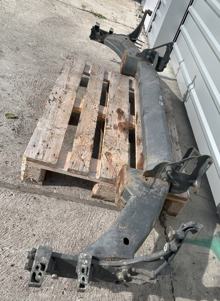 DAF CF EURO 6 BUMPER BEAM WITH STEP BRACKETS - Para-choque: foto 5 DAF CF EURO 6 BUMPER BEAM WITH STEP BRACKETS - Para-choque: foto 5
