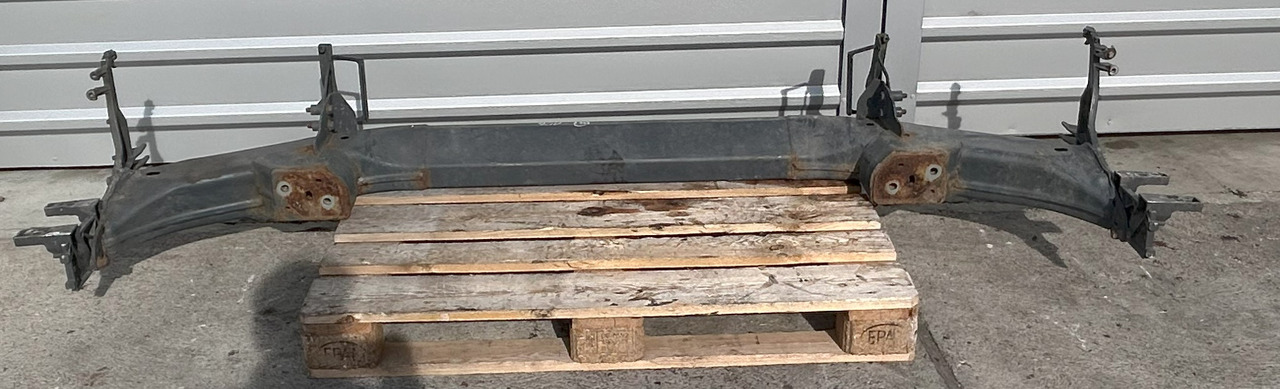 DAF CF EURO 6 BUMPER BEAM WITH STEP BRACKETS - Para-choque: foto 1 DAF CF EURO 6 BUMPER BEAM WITH STEP BRACKETS - Para-choque: foto 1