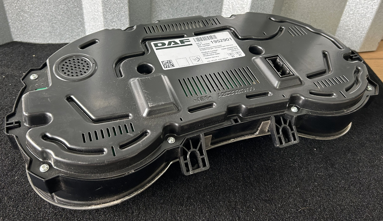 DAF DAF XF 106 CLOCK COUNTER 1952901 - Painel de instrumentos: foto 4 DAF DAF XF 106 CLOCK COUNTER 1952901 - Painel de instrumentos: foto 4