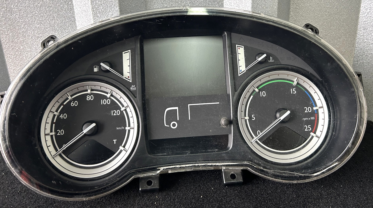 DAF DAF XF 106 CLOCK COUNTER 1958084 - Painel de instrumentos: foto 1 DAF DAF XF 106 CLOCK COUNTER 1958084 - Painel de instrumentos: foto 1