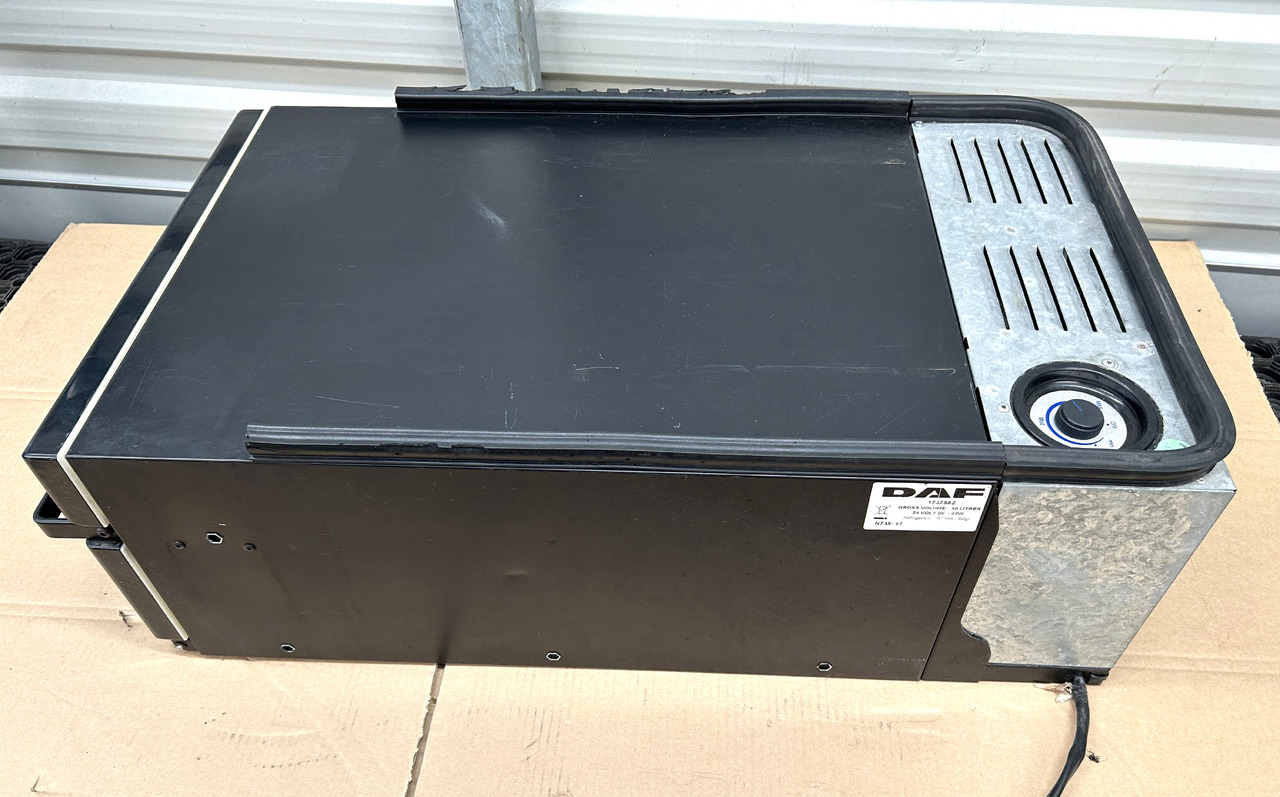 DAF REFRIGERATOR FOR DAF XF 106 - Peça universal: foto 5 DAF REFRIGERATOR FOR DAF XF 106 - Peça universal: foto 5