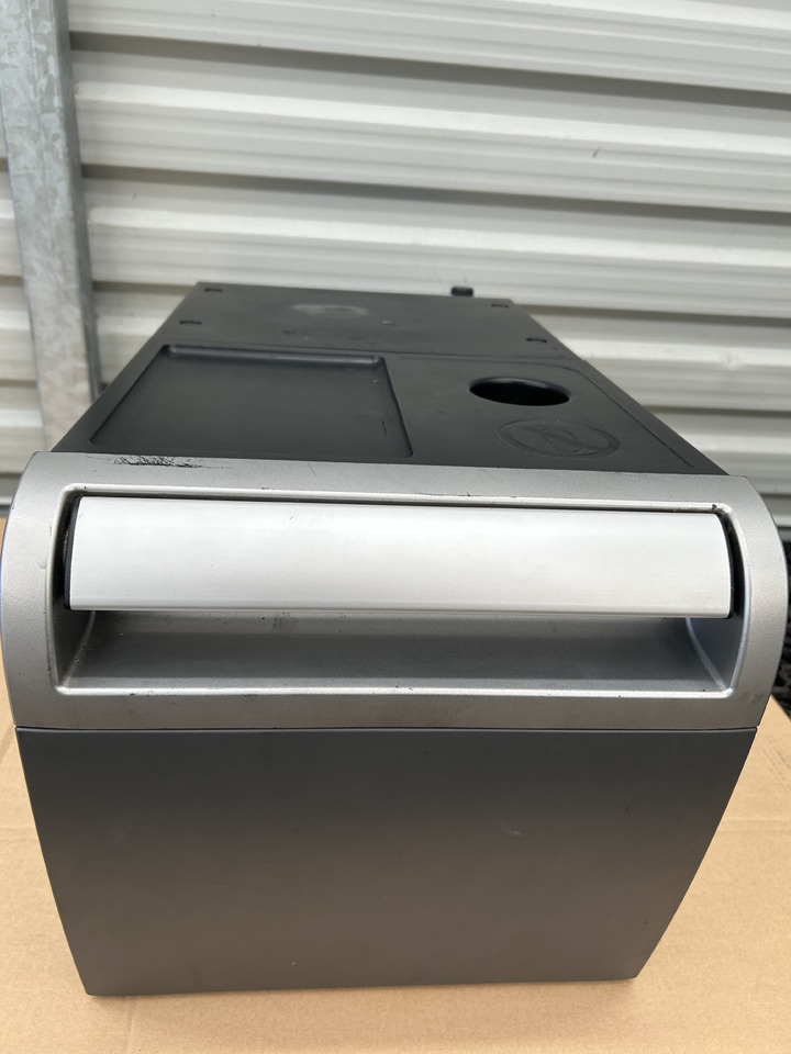 DAF REFRIGERATOR FOR DAF XF 106 - Peça universal: foto 1 DAF REFRIGERATOR FOR DAF XF 106 - Peça universal: foto 1