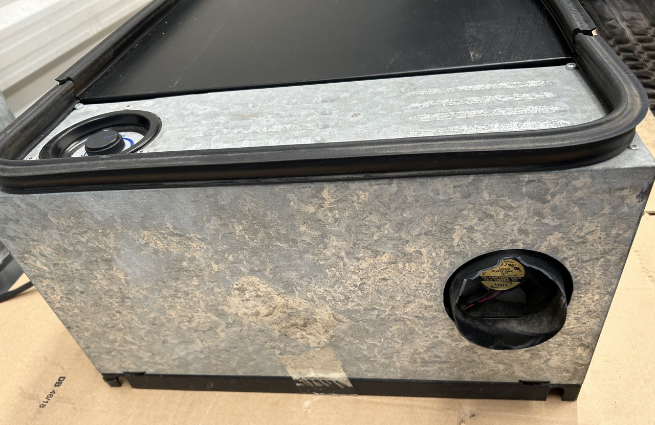 DAF REFRIGERATOR FOR DAF XF 106 - Peça universal: foto 2 DAF REFRIGERATOR FOR DAF XF 106 - Peça universal: foto 2