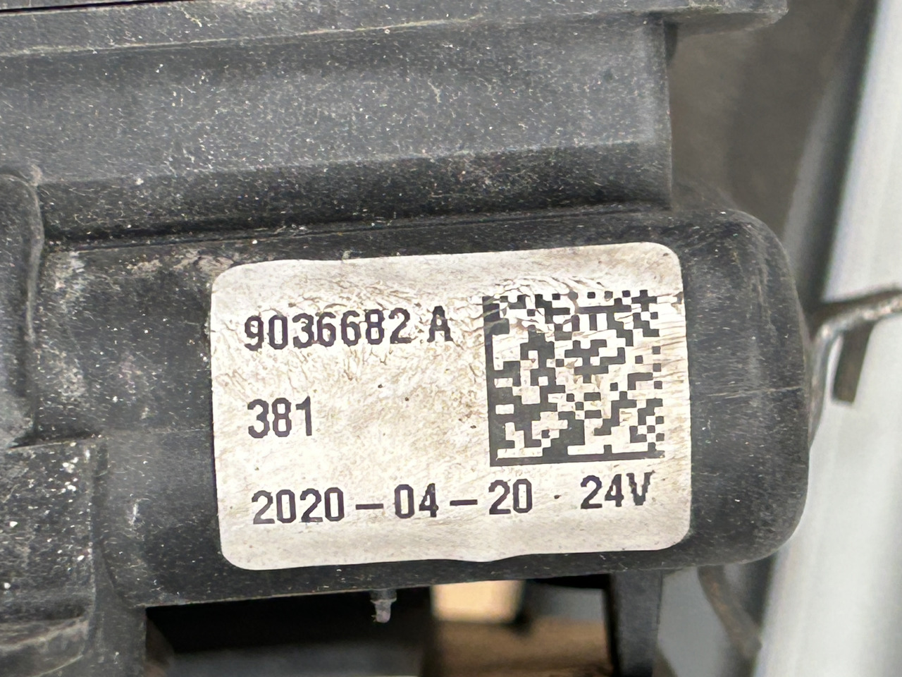 DAF TUBE THREE-WAY VALVE WEBASTO WATER 9036682 - Peça de ar condicionado: foto 3 DAF TUBE THREE-WAY VALVE WEBASTO WATER 9036682 - Peça de ar condicionado: foto 3