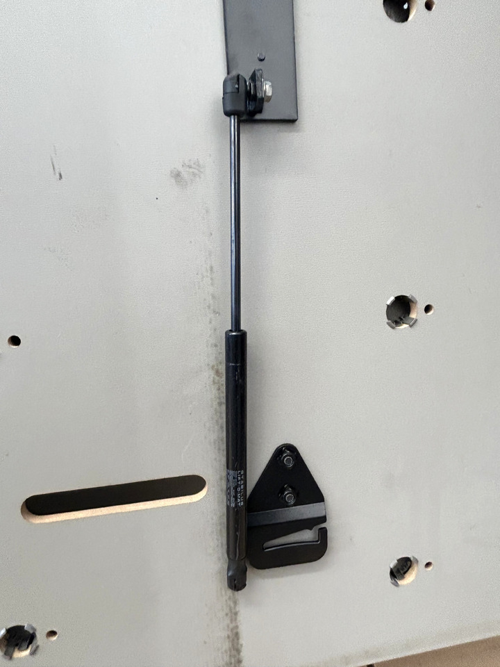 DAF UNTERES BETT BETT DAF XF 106 LIFT SUPER SPACE CAB - Peça universal: foto 2 DAF UNTERES BETT BETT DAF XF 106 LIFT SUPER SPACE CAB - Peça universal: foto 2