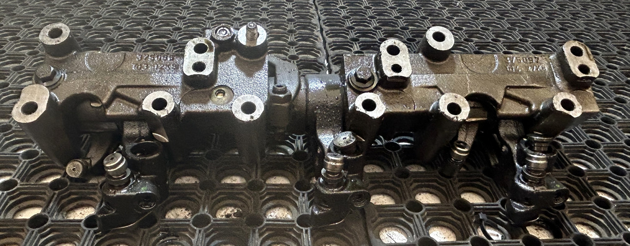 DAF VALVE LEVER ARMS KEYBOARD MX XF 480 - Válvula: foto 2 DAF VALVE LEVER ARMS KEYBOARD MX XF 480 - Válvula: foto 2