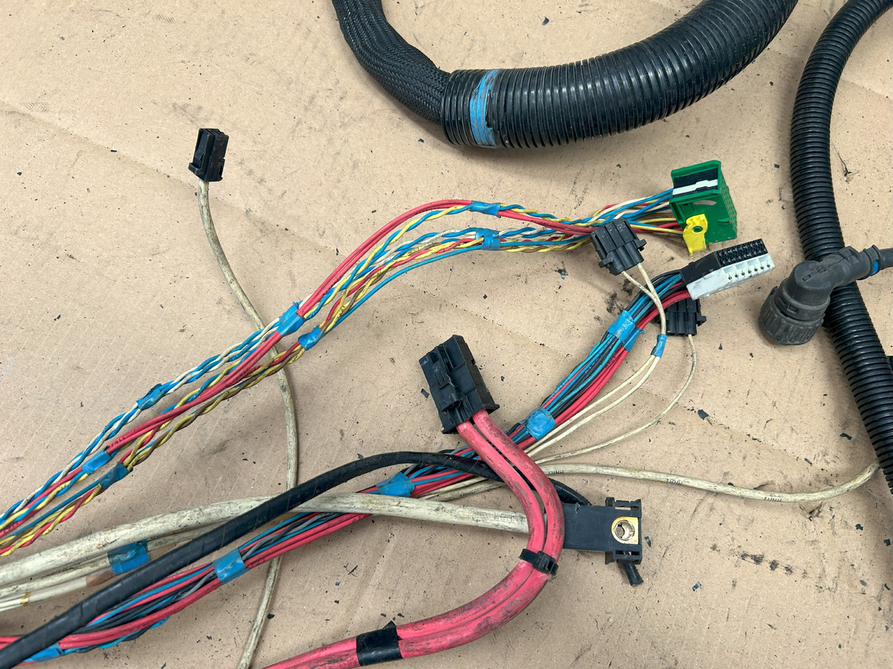 DAF XF 106 J3C ENGINE WIRING HARNESS - Cables/ Wire harness: foto 5 DAF XF 106 J3C ENGINE WIRING HARNESS - Cables/ Wire harness: foto 5