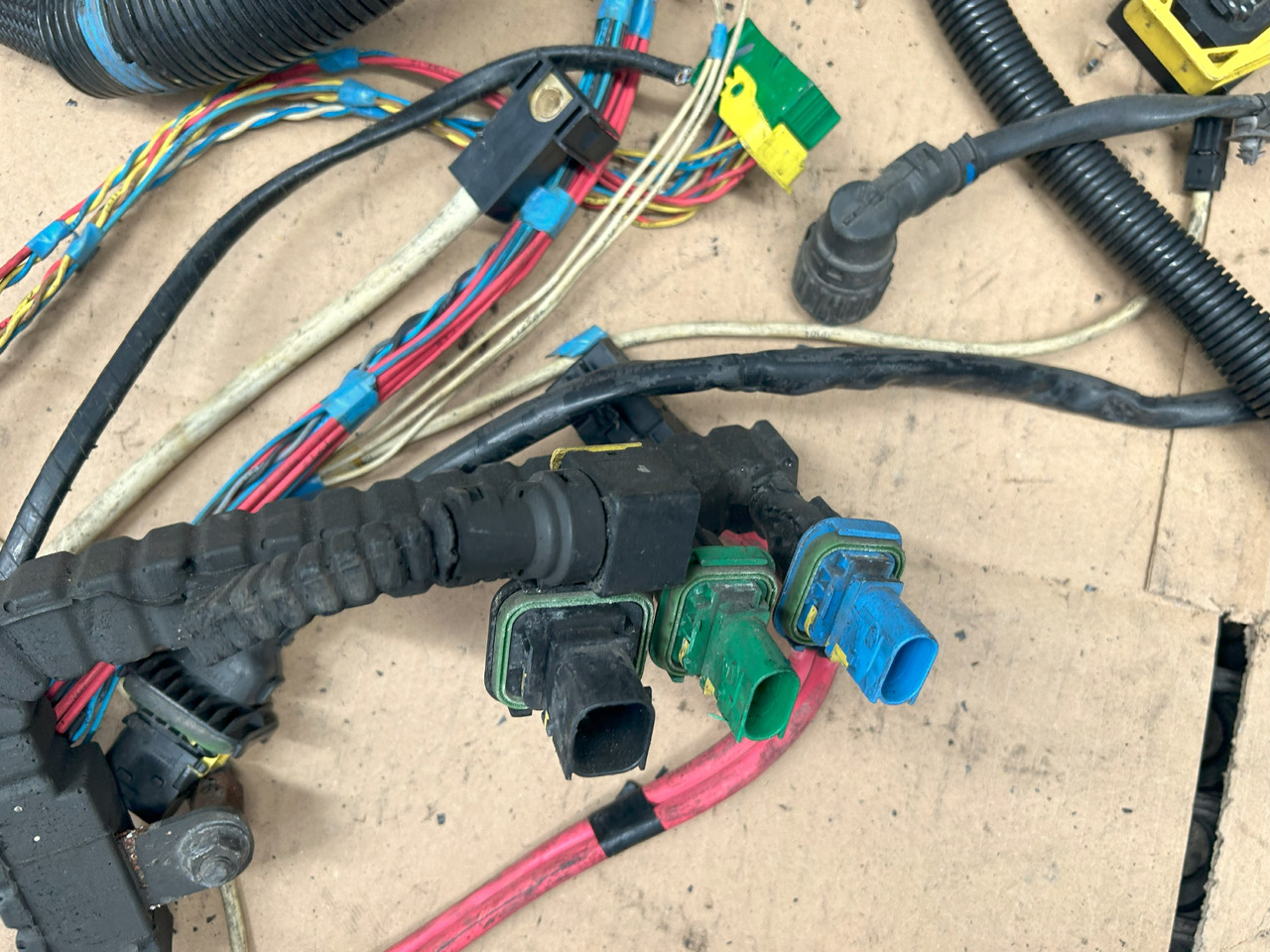 DAF XF 106 J3C ENGINE WIRING HARNESS - Cables/ Wire harness: foto 3 DAF XF 106 J3C ENGINE WIRING HARNESS - Cables/ Wire harness: foto 3