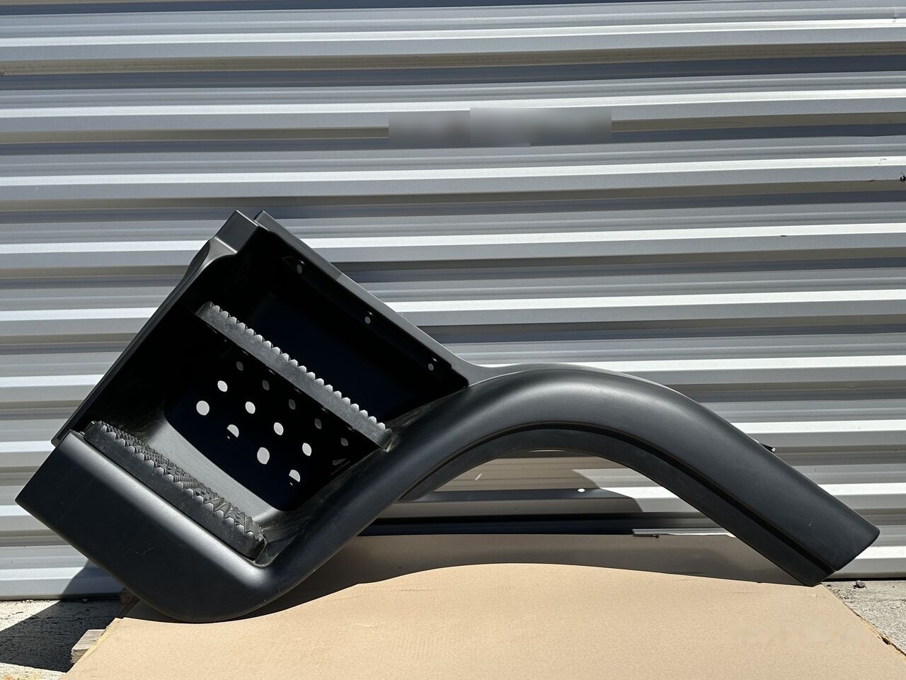 IVECO EUROCARGO 504039203 IVECO 504039203 - Estribo de Caminhão: foto 1 IVECO EUROCARGO 504039203 IVECO 504039203 - Estribo de Caminhão: foto 1