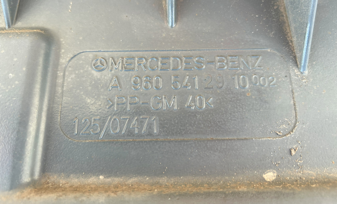 Bateria automotiva de Caminhão Mercedes AROCS MP4 BATTERY BOX WITH CYLINDERS: foto 6