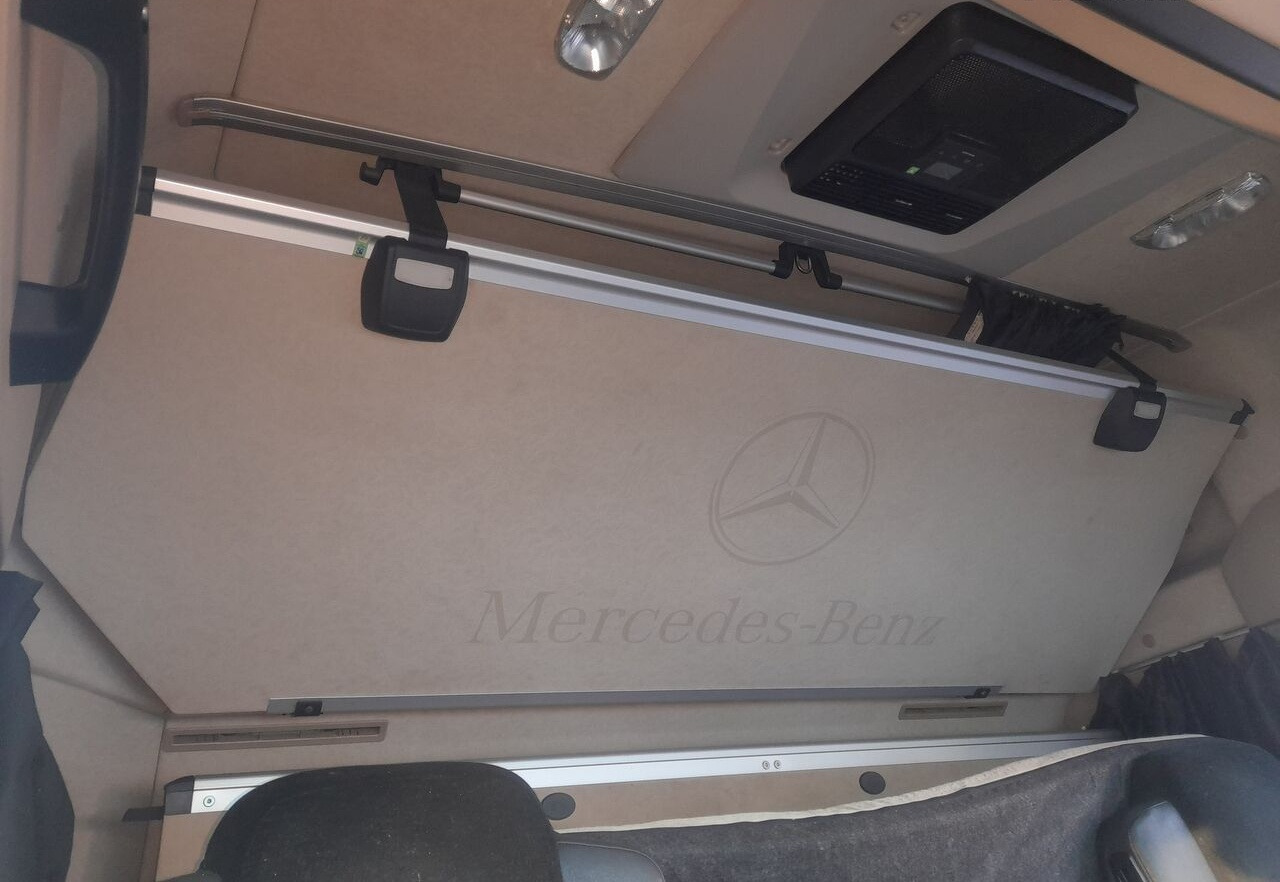 Mercedes-Benz ACTROS   Mercedes-Benz - Cabine e interior de Caminhão: foto 1 Mercedes-Benz ACTROS   Mercedes-Benz - Cabine e interior de Caminhão: foto 1