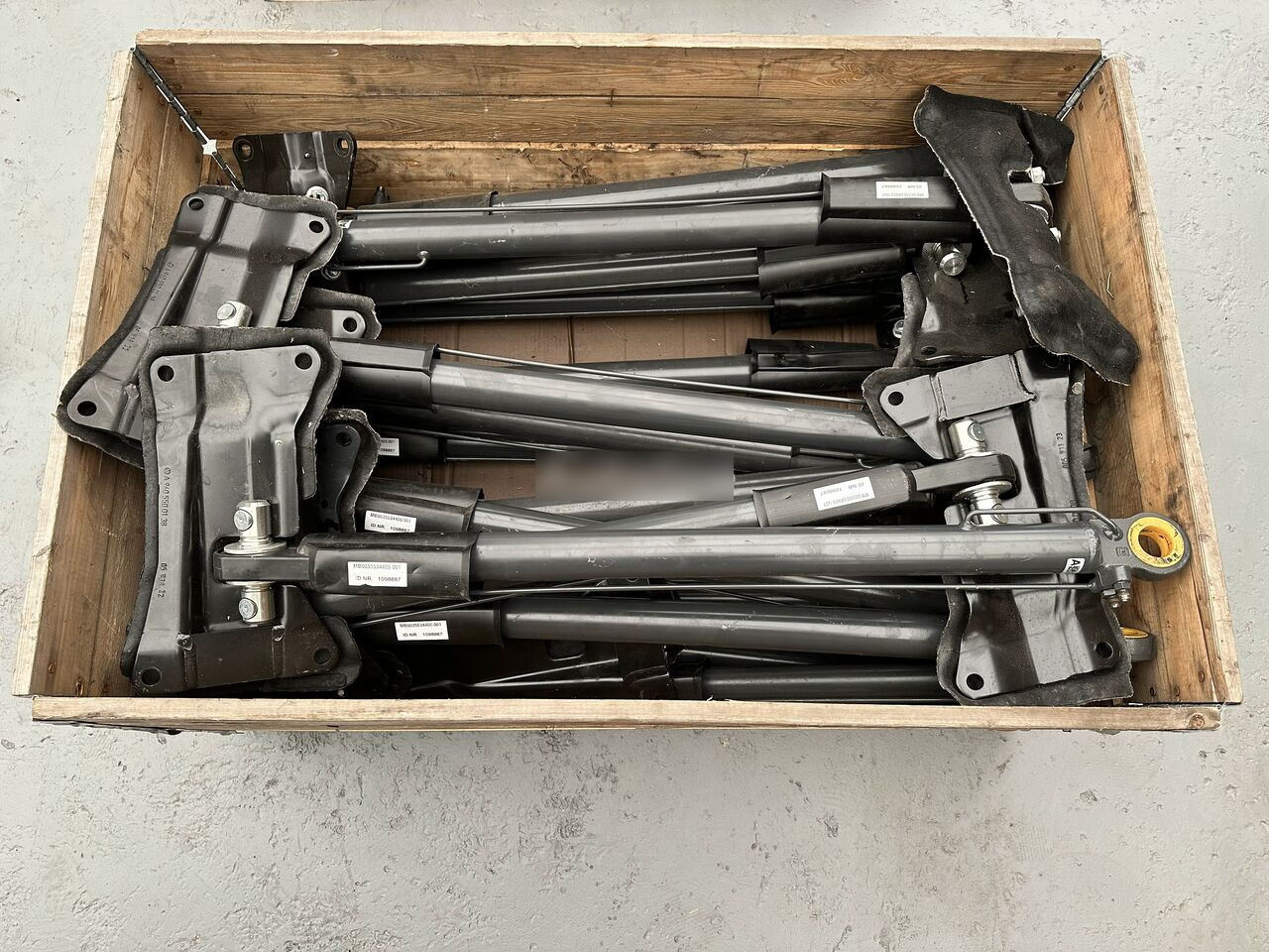 SIŁOWNIK PODNOSZENIA KABINY MB0035534405 ACTROS ATEGO MP4 Mercedes-Benz MB0035534405 truck - Cilindro hidráulico de Caminhão: foto 5 SIŁOWNIK PODNOSZENIA KABINY MB0035534405 ACTROS ATEGO MP4 Mercedes-Benz MB0035534405 truck - Cilindro hidráulico de Caminhão: foto 5