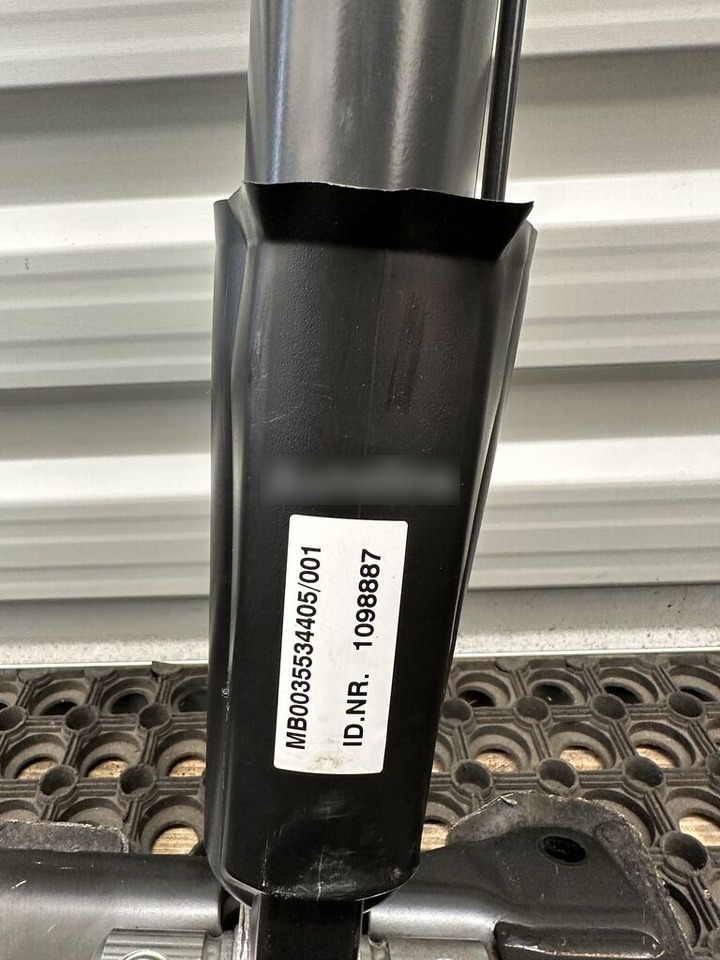SIŁOWNIK PODNOSZENIA KABINY MB0035534405 ACTROS ATEGO MP4 Mercedes-Benz MB0035534405 truck - Cilindro hidráulico de Caminhão: foto 2 SIŁOWNIK PODNOSZENIA KABINY MB0035534405 ACTROS ATEGO MP4 Mercedes-Benz MB0035534405 truck - Cilindro hidráulico de Caminhão: foto 2