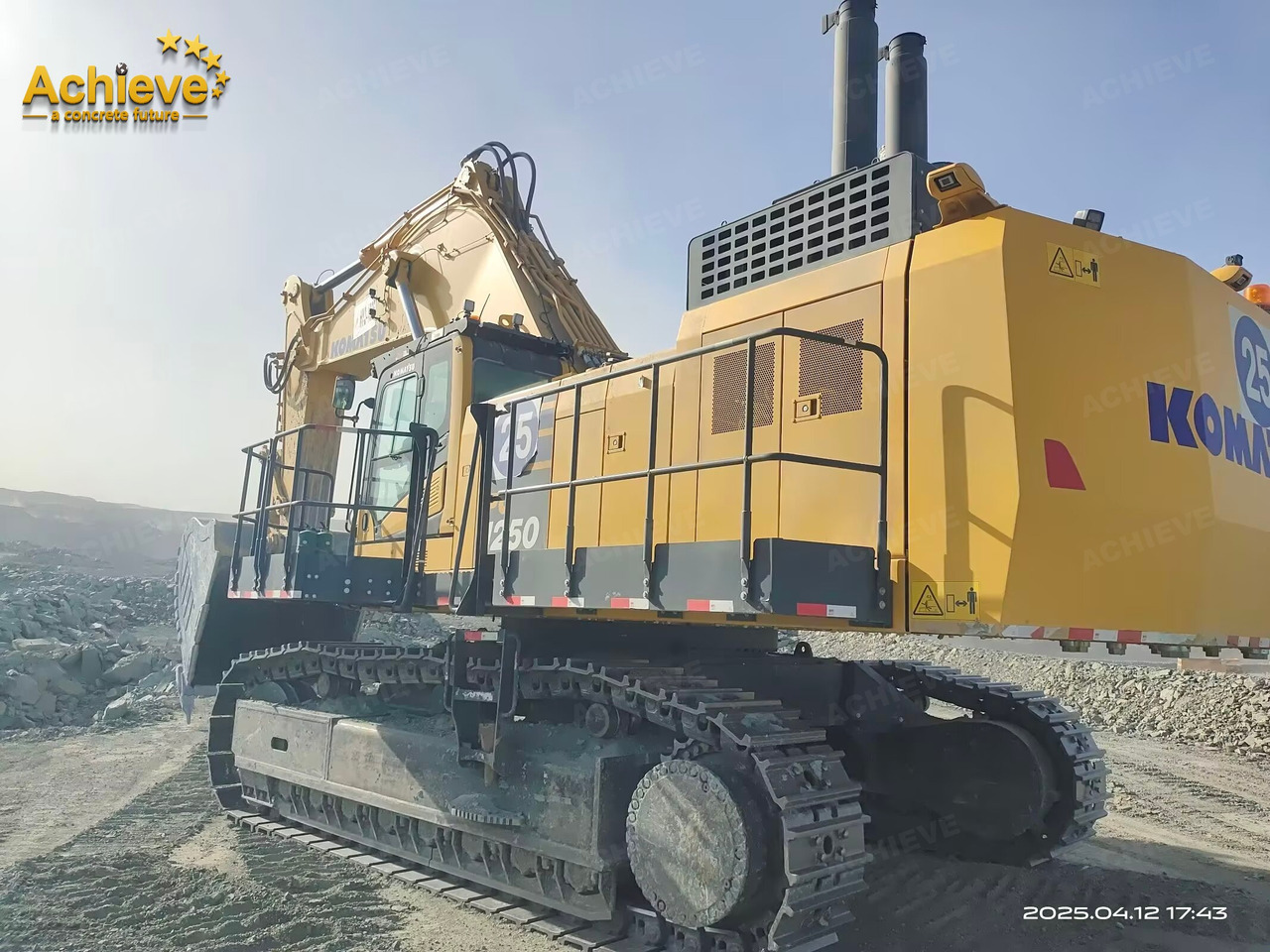 Komatsu 【ACHIEVE】TOP CONDITION!!! PC1250-11R 2024 3181h Horsepower (HP) 758 HP @ 1,800 rpm Operating weight (lbs) 269,300 - 272,600 Bucket Capacity (yd3) 5.3-9.5 - Escavadora de rastos: foto 4 Komatsu 【ACHIEVE】TOP CONDITION!!! PC1250-11R 2024 3181h Horsepower (HP) 758 HP @ 1,800 rpm Operating weight (lbs) 269,300 - 272,600 Bucket Capacity (yd3) 5.3-9.5 - Escavadora de rastos: foto 4