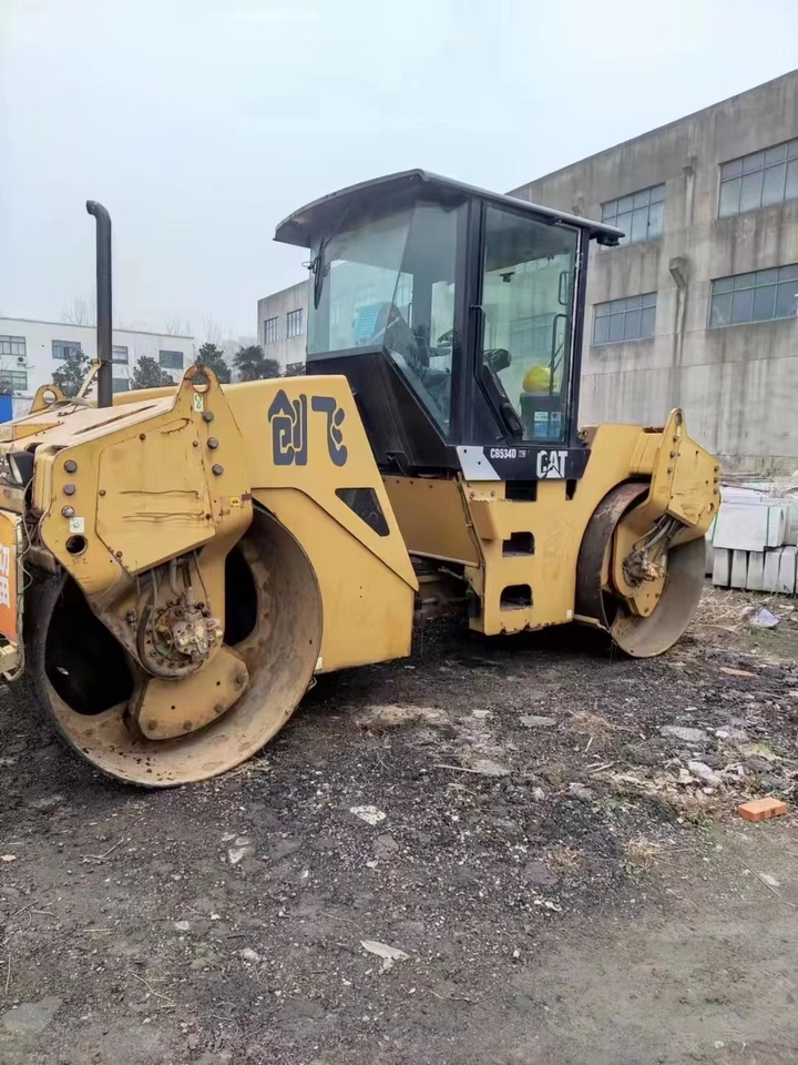 CATERPILLAR CB534D - Compactador de asfalto: foto 3 CATERPILLAR CB534D - Compactador de asfalto: foto 3