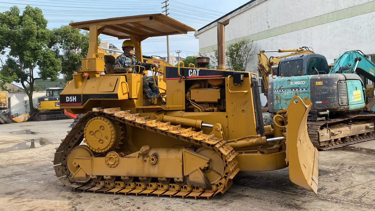 Caterpillar Bulldozer CAT D5H, D5K Cheap Japan Origin Bulldozer - Buldôzer: foto 4 Caterpillar Bulldozer CAT D5H, D5K Cheap Japan Origin Bulldozer - Buldôzer: foto 4